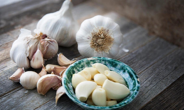 Против инфаркта и гипертонии: врач Юзуп объяснила, как чесночная вода влияет на организм