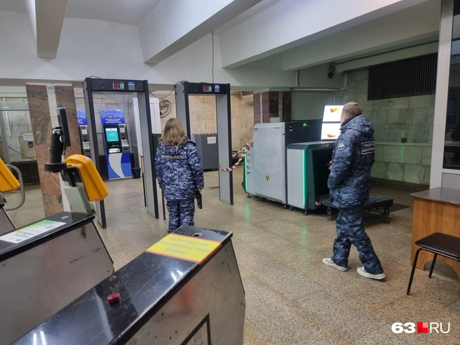 Дежурят сотрудники безопасности | Источник: Роман Данилкин / 63.RU