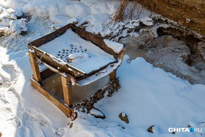 С помощью таких лотков «черные» копатели моют золото | Источник: Олег Фёдоров / CHITA.RU