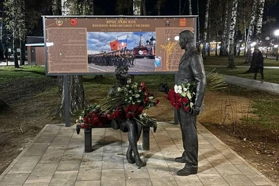 В Юбилейном парке Ярославля установили памятник курсанту