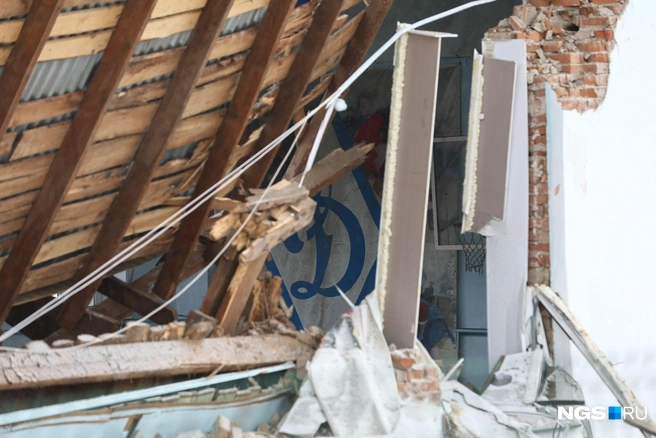 В прокуратуре объяснили, что заключение об аварийном техническом состоянии здания было получено в ноябре 2025 года. Месяцем ранее эксплуатацию спортзала прекратили | Источник: Александр Ощепков / NGS.RU