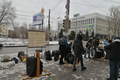 Волгоградцы с черными мешками спасают город от мусора