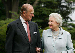 Елизавета носила корону, Филипп — брюки. Секреты королевского брака длиной в 74 года