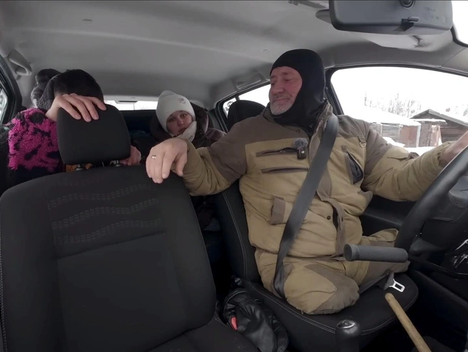 Блогеры подарили автомобиль Павлу Васькину, мотивируя это помощью семье, где есть инвалид. | Источник: скриншот с видео (сейчас оно скрыто)