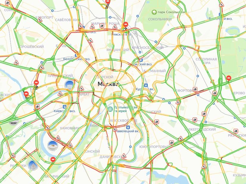 «Перекрыли? Почему стоим?». Москву сковали многокилометровые пробки — где сейчас не проехать
