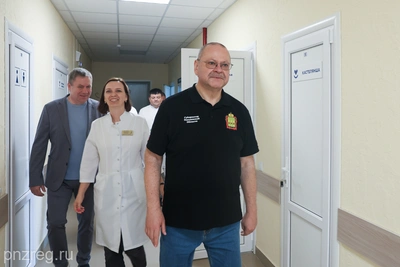Мельниченко оценил обновление Иссинской участковой больницы