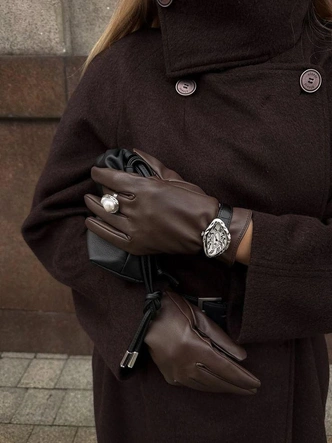 Как модно носить часы в 2026 году? (Нет, не просто на запястье) Как модно носить часы в 2026 году? (Нет, не просто на запястье)