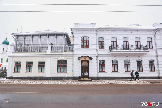 Следующая нашумевшая пристройка находится у дома № 42 по улице Свободы | Источник: Алёна Косточкина