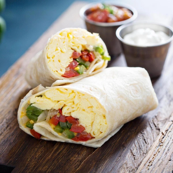 Аппетитное буррито по-мексиканскиПлотный и необычный вариант завтрака для тех, то любит брать еду с собой или постоянно ест на ходу. Полный рецепт буррито по-мексикански читайте по ссылке.