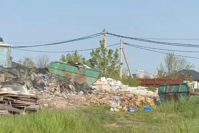 Стихийная свалка с просрочкой образовалась в поселке Индустриальном