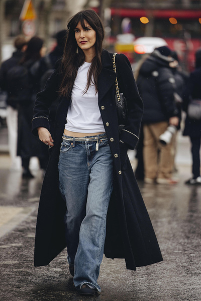 Пэчворк и ожерелья в штанах: 5 стритстайл-трендов с женской Недели моды в Париже осень-зима 2024/25