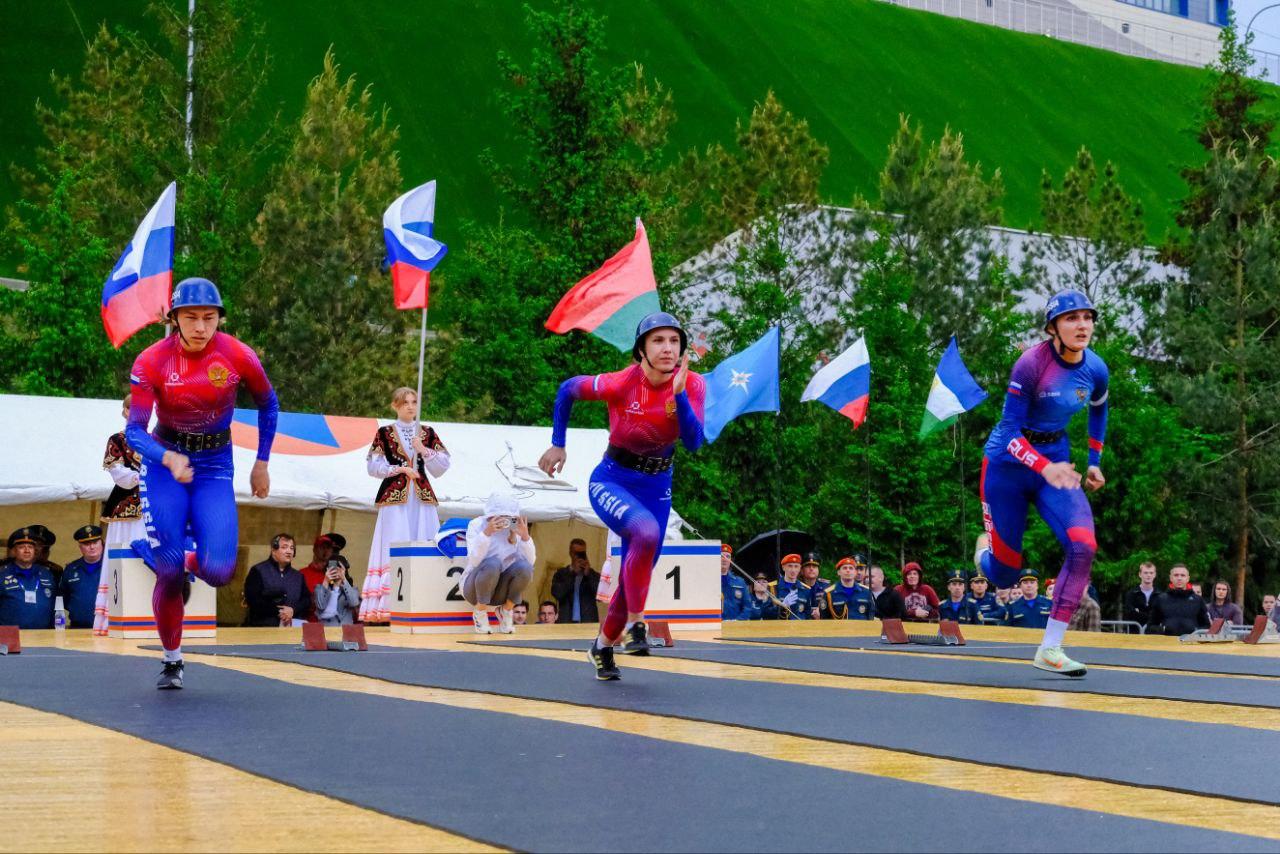 Даже в дождь самые горячие: как в Уфе прошли соревнования по пожарно-спасательному спорту — фото
