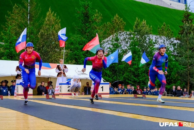 В Уфе прошли соревнования по пожарно-спасательному спорту | Источник: Булат Салихов / UFA1.RU