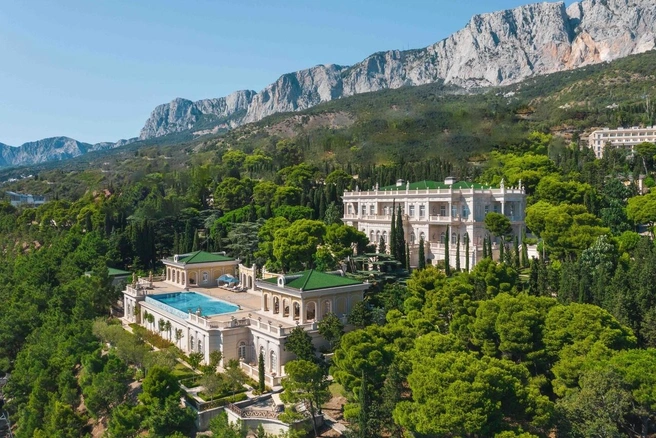 Императорская вилла отеля «Мрия» забронирована почти на все праздники. Поселиться в роскошном современном особняке можно только с 7 января, заплатив за ночь 700 тысяч рублей | Источник: с сайта mriyaresort.com