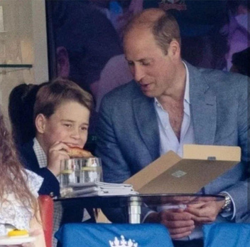 Милота дня: принц Уильям с сыном наслаждаются пиццей на матче по крикету