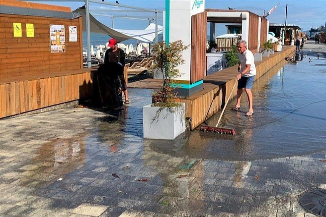 Пляжи Адлера восстанавливают | Источник: sochi.ru