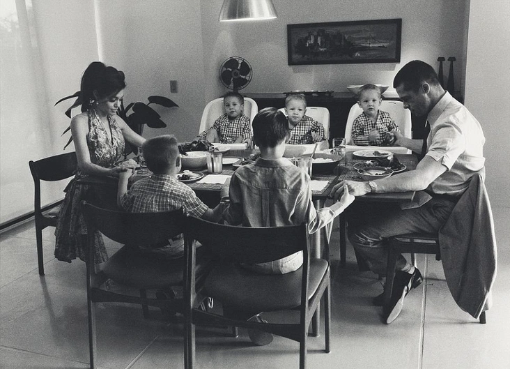 Анджелина Джоли и Брэд Питт на фото Стивена Кляйна | Источник: Christie's