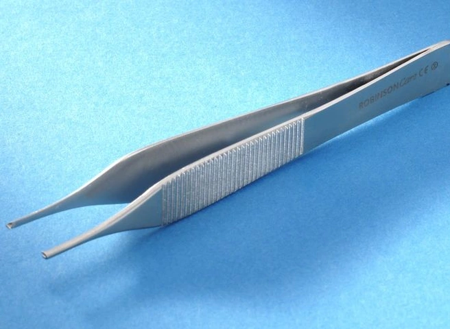 В Грузии врач извлек из живота женщины пинцет, оставленный там 25 лет назад | ya62.ru