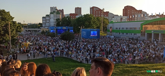 Люди на концерте Клавы Коки были как котики: максимально занимали всё доступное пространство | Источник: Сергей Галицкий / 62.RU