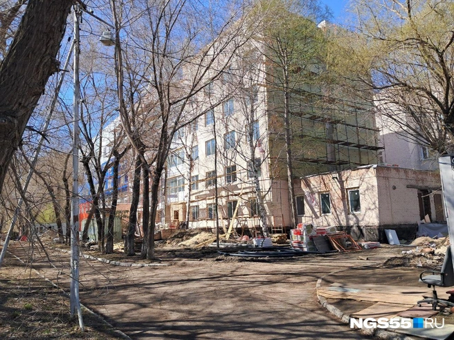 Вторая часть здания еще совсем не готова  | Источник: Олеся Шулицкая / NGS55.RU 