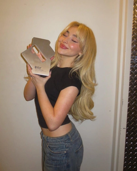 Источник: sabrinacarpenter
