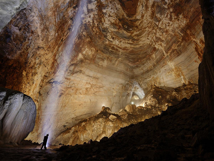 Темные миры: посмотрите на 14 захватывающих дух пещер