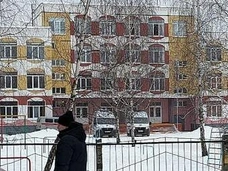 Первые кадры из школы, где 14-летняя Алина из ревности убила одноклассницу