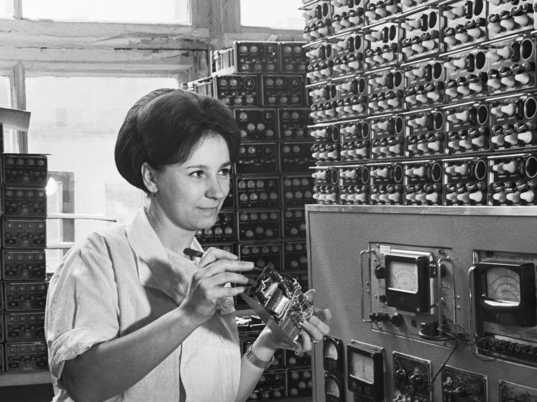 Богатства не будет: 5 привычек из СССР, которые обрекали на бедность | marieclaire.ru