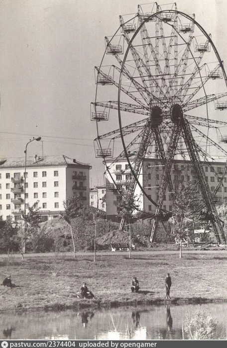 ЦПКиО. Аттракцион «Колесо обозрения», 1970, Россия, Курганская область, Курган | Источник: Старый Курган