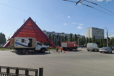 Воронежцы вновь жалуются на запах канализации у памятника Славы