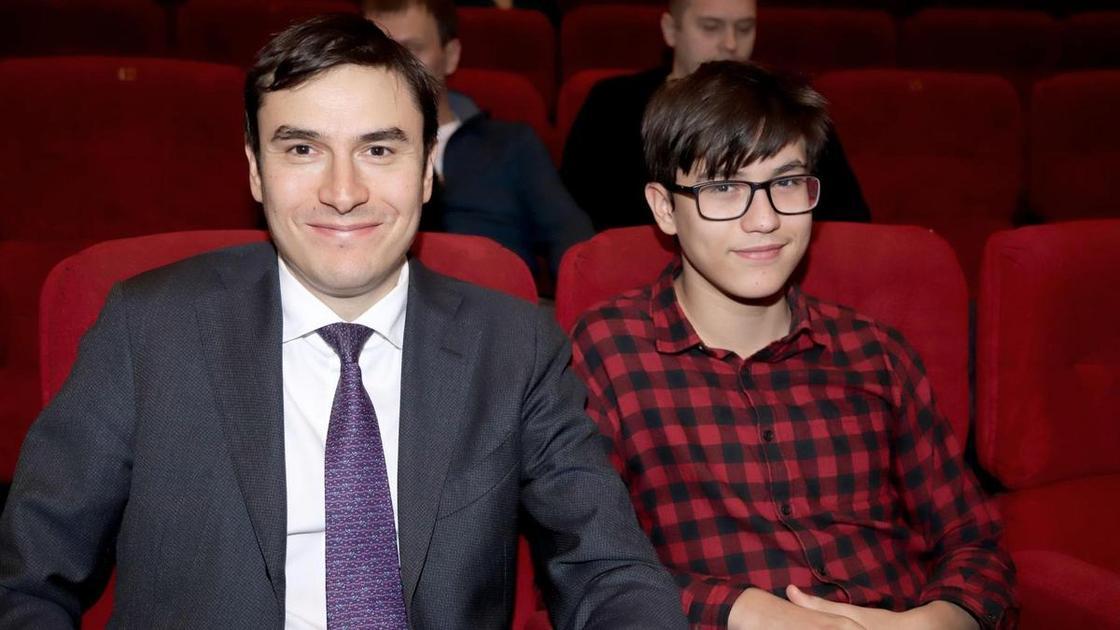 19-летний сын сценаристки Анны Козловой и писателя Сергея Шаргунова погиб под колесами машины