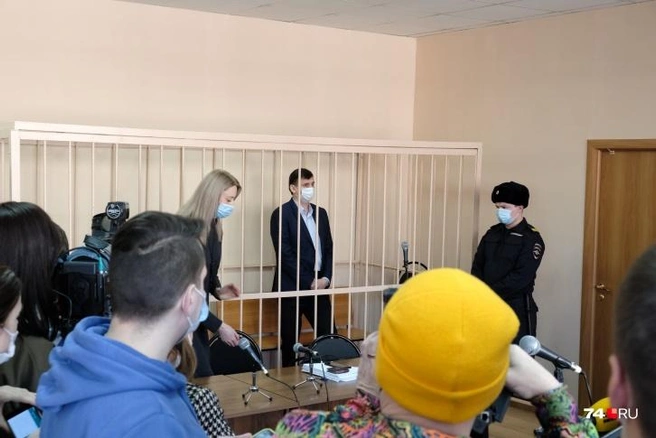 По данным следователей, Вячеслав Бежин передал взятку бывшему заместителю главы Челябинска по экономическому развитию Олегу Извекову (на фото). Экс-чиновника сейчас судят | Источник: Ярослав Силин