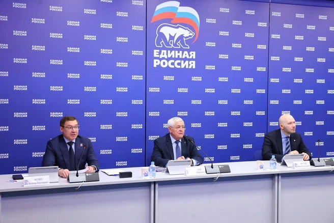 В ближайшее время партия займется проверкой состояния общественных пространств и дворов после зимы и присоединится ко Всероссийскому субботнику | Источник: ER.RU