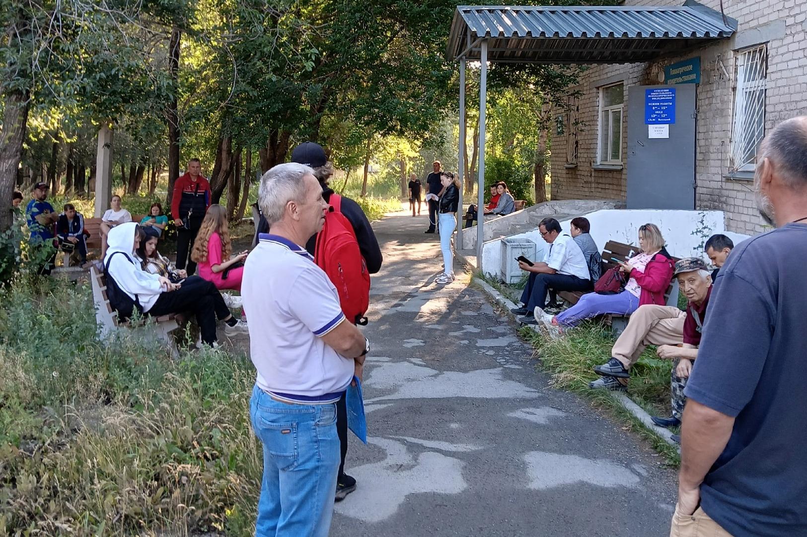 Очередь в психоневрологической больнице на Кузнецова, 2а в Челябинске - 26  июля 2023 - 74.ру