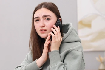 «Парень охладел ко мне, припомнив мою ошибку прошлого. Как мне вновь зажечь его чувства?»