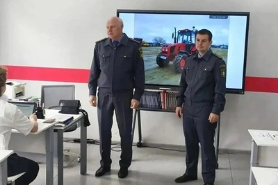 Школьники Елецкого района сдают экзамен на тракториста-машиниста