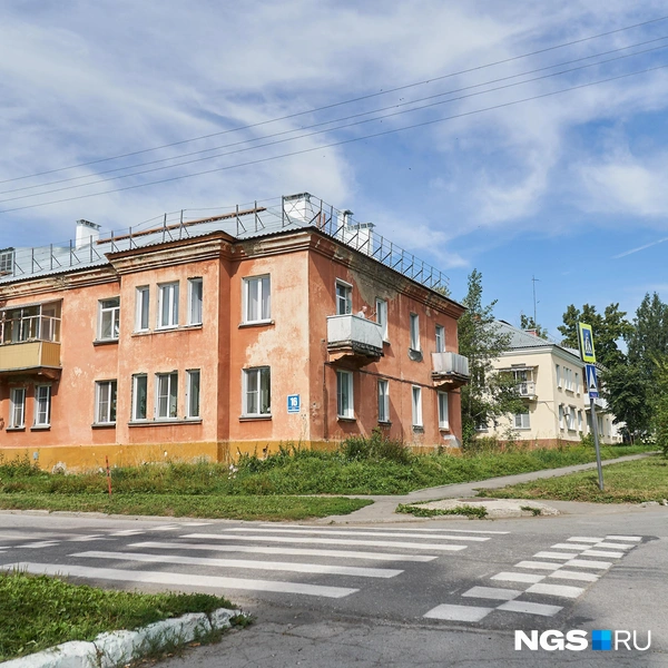Сотрудники ГЭС должны были уехать из микрорайона после завершения строительства, но многие остались | Источник: Александр Ощепков / NGS.RU