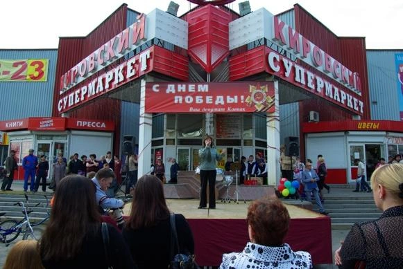 Фасад перестроили, раньше он имел вот такую сложную конструкцию.