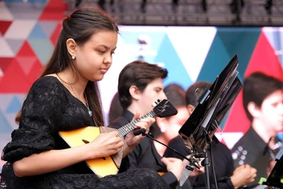 Международный балалаечный оркестр сыграл «Вдоль по Питерской» в Петербурге