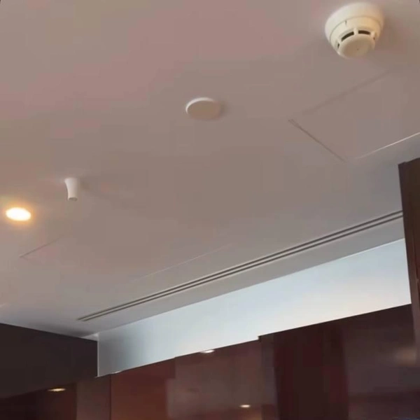 Тот самый «советский шкаф», который не понравился фанатам Самойловой | Источник: samoylova_official / Instagram.com (экстремистская организация, деятельность запрещена на территории РФ)