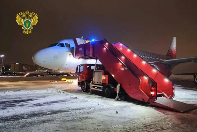 Самолет съехал с рулежки в Пулково, все на борту целы