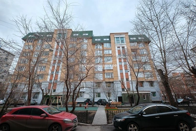 Трешка на чердаке с видом на Красную площадь в Красноярске