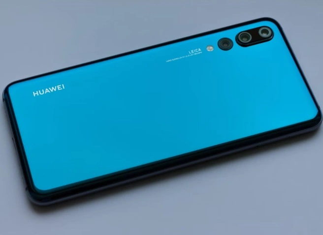 Huawei массово закрывает свои магазины в России | ya62.ru