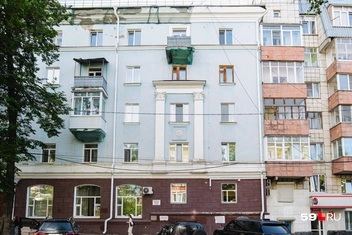 К дому вплотную примыкает соседняя панелька | Источник: Тимофей Калмаков / 59.RU