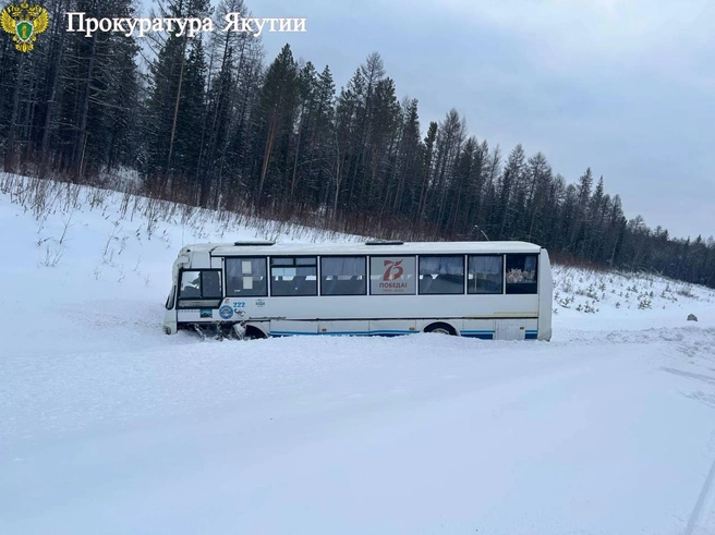 Автобус вылетел в кювет | Источник: Прокуратура Республики Саха (Якутия) / T.me