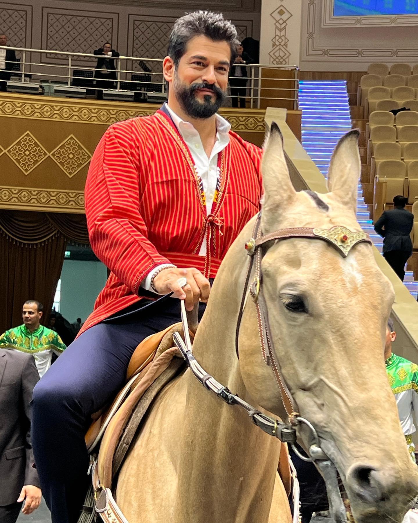 Бросил невесту перед свадьбой, чтобы жениться на другой: Бураку Озчивиту 41 год