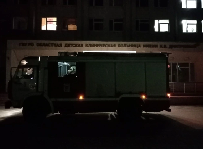К рязанской ОДКБ приехали пожарные машины | ya62.ru