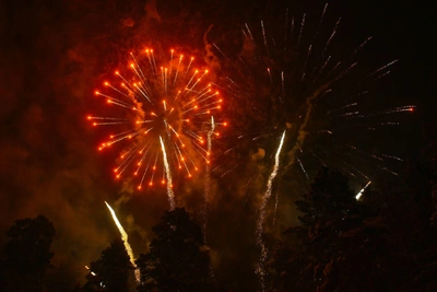 Екатеринбуржцы поделились кадрами новогодних фейерверков