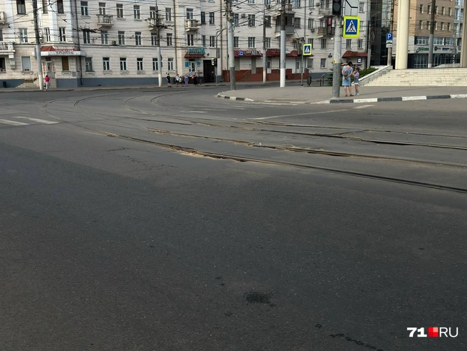Рельсы в двух минутах ходьбы выглядели похуже… | Источник: Виктория Денисова / 71.RU