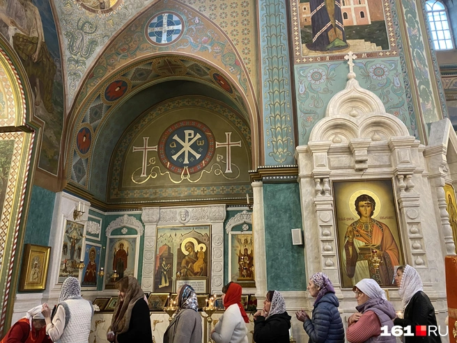 Прихожане&nbsp;— обычные люди, чьи лица хранят память города | Источник: читатель 161.RU